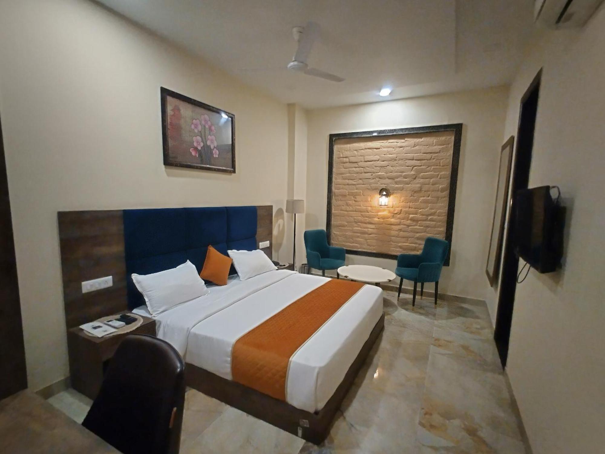 The Imperial Hotel And Convention Centre Kanpur Exterior photo